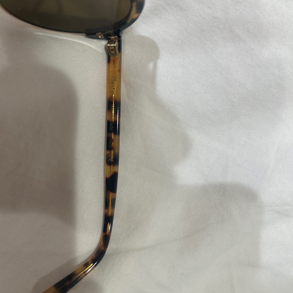 illesteva Milan Sunglasses - Picture 3 of 3